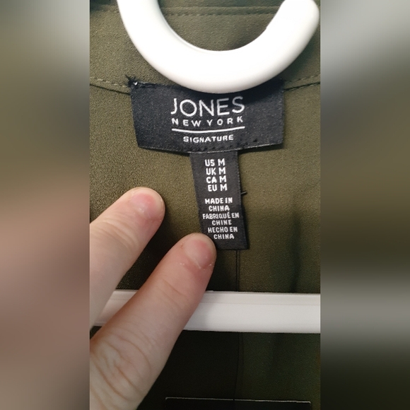 NWT Olive green Jones New York summery top - size medium - Picture 3 of 7